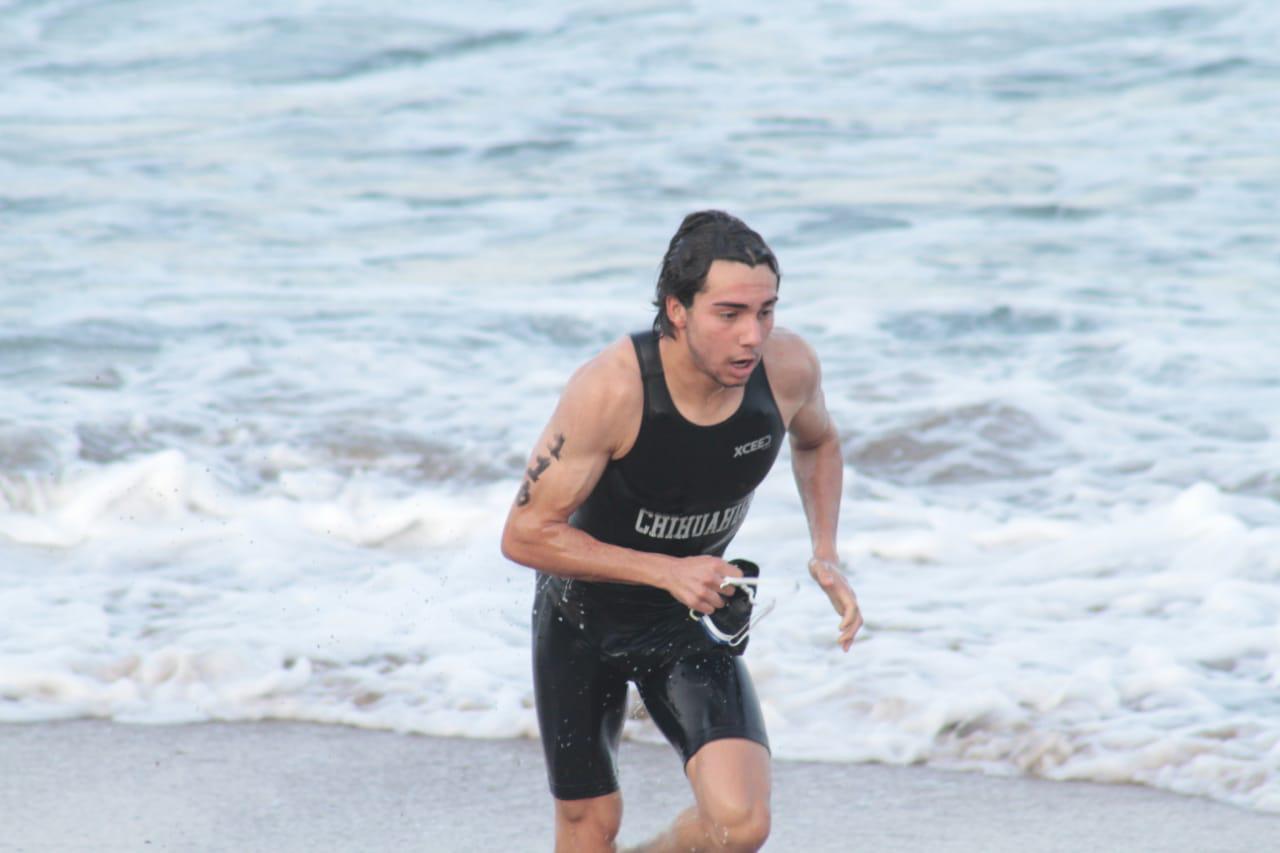 $!René Howlet y Daniela García imponen condiciones en Triatlón Olas Altas