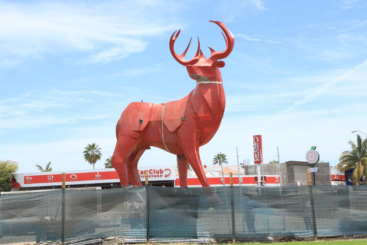 $!Tiene Mazatlán nuevo Monumento al Venado, ahora en la Marina