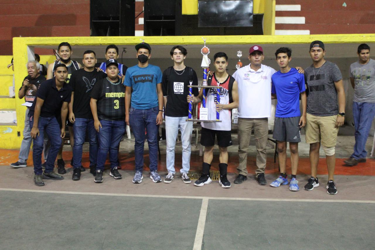 $!Mariscos Los Tapos se corona en el baloncesto de Segunda Fuerza de Escuinapa