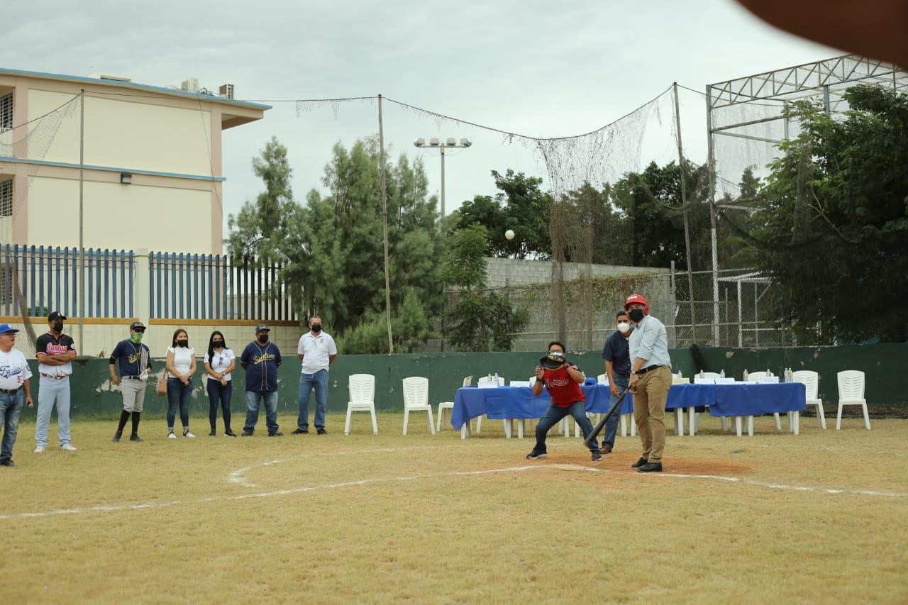$!Cantan playball en la Liga de Beisbol Intersindical de la UAS