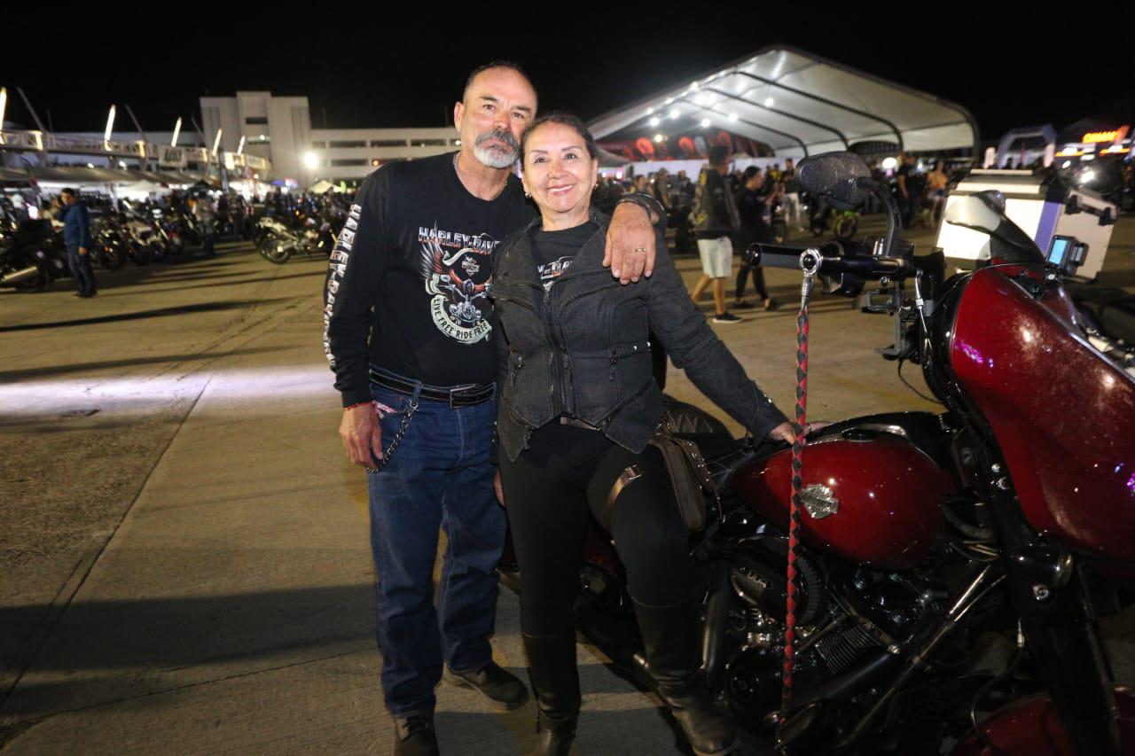 $!Desde Las Vegas, Nevada llegaron Eduardo y Elizabeth.