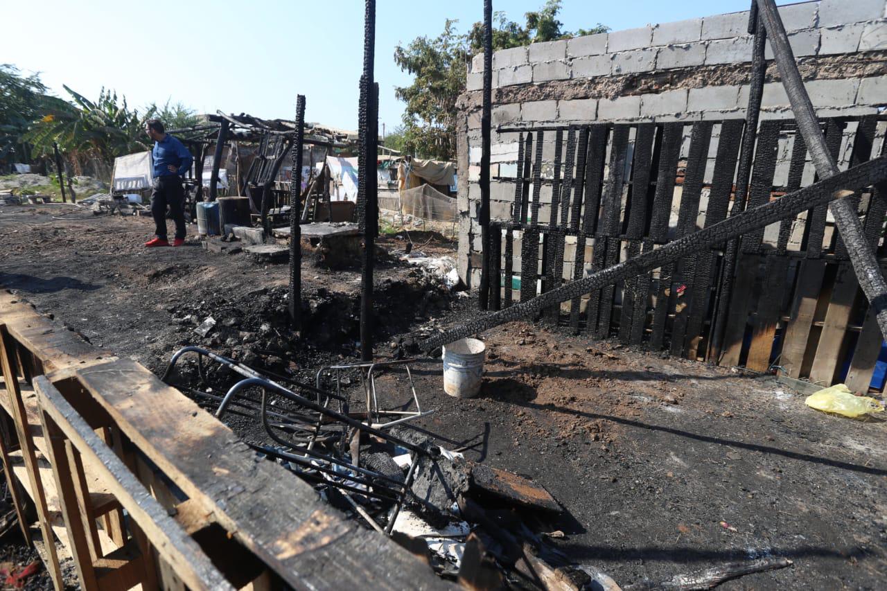$!Vecinos afectados por incendio necesitan de ayuda para reconstruir sus viviendas