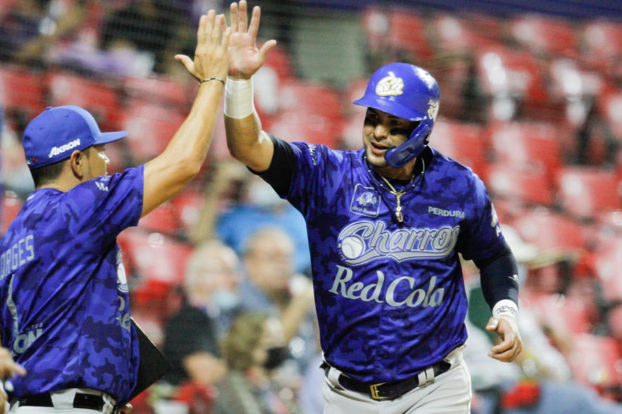 $!‘Pulpa’ Ríos define triunfo de Venados ante Charros y se lleva la serie