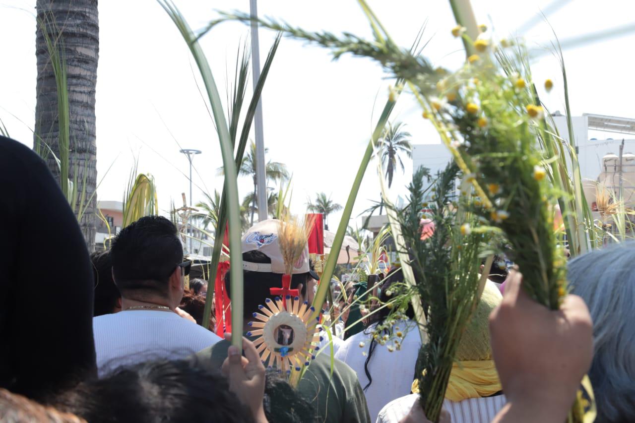 $!Jóvenes de Mazatlán representan la entrada triunfal de Jesús a Jerusalén