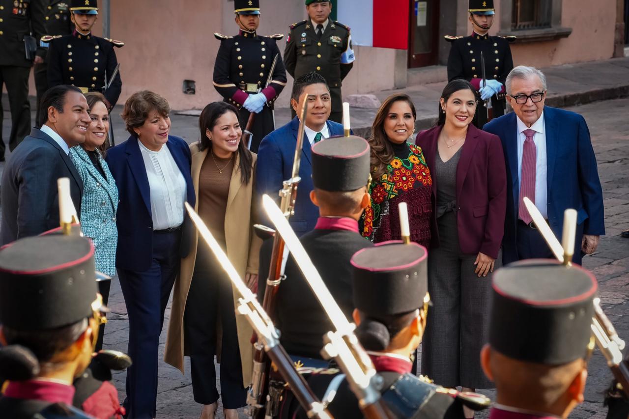$!Rocha Moya asiste a conmemoración del 108 Aniversario de la Constitución en Querétaro