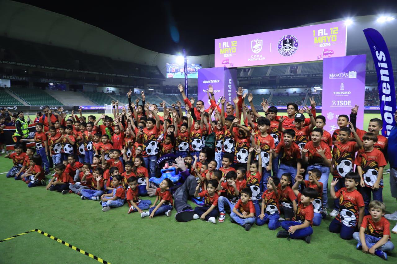 $!Rivaldios ‘prende’ la inauguración de la Copa Mazatlán