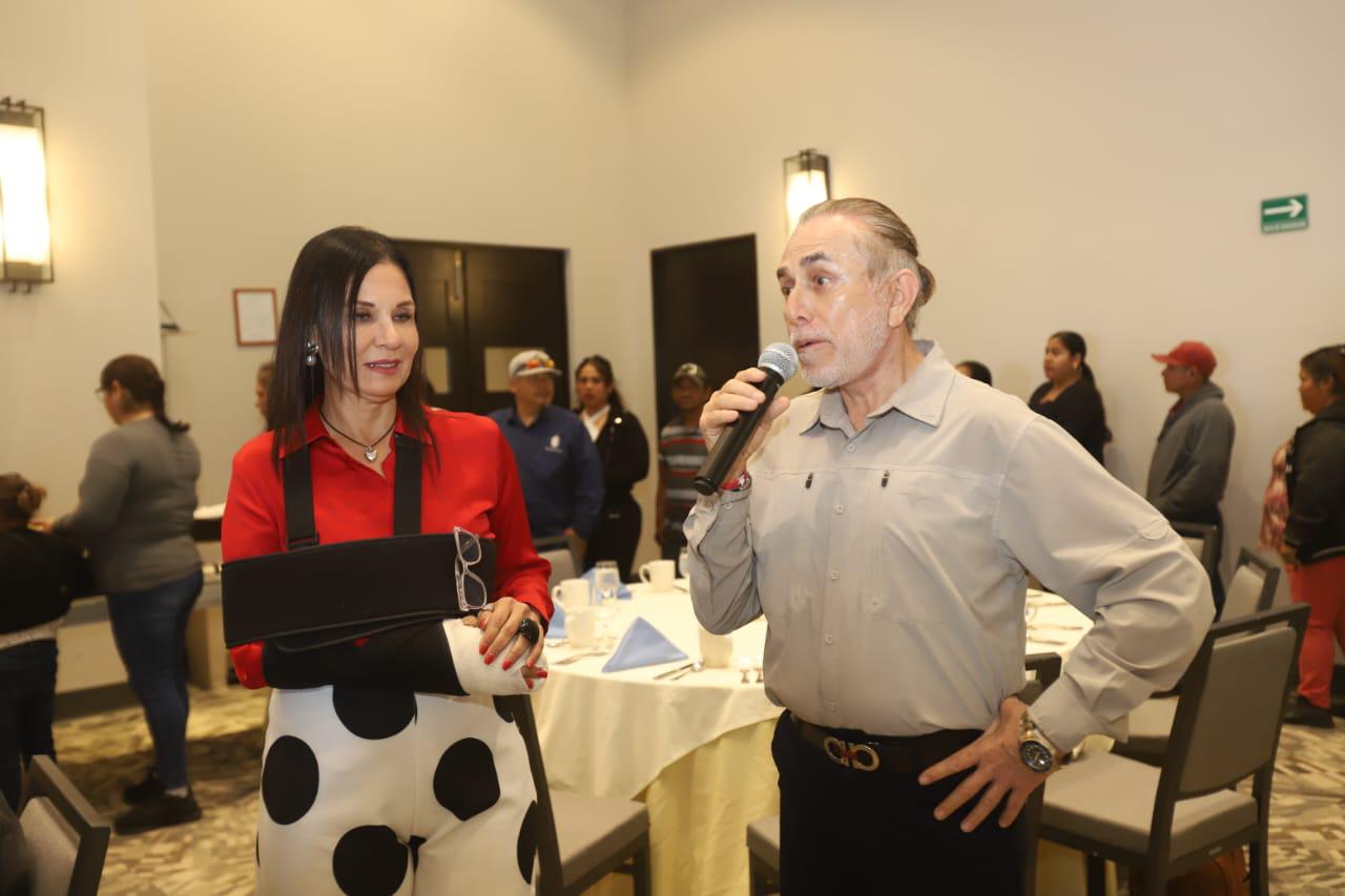 $!Premia Pueblo Bonito a los héroes de la limpieza en Mazatlán