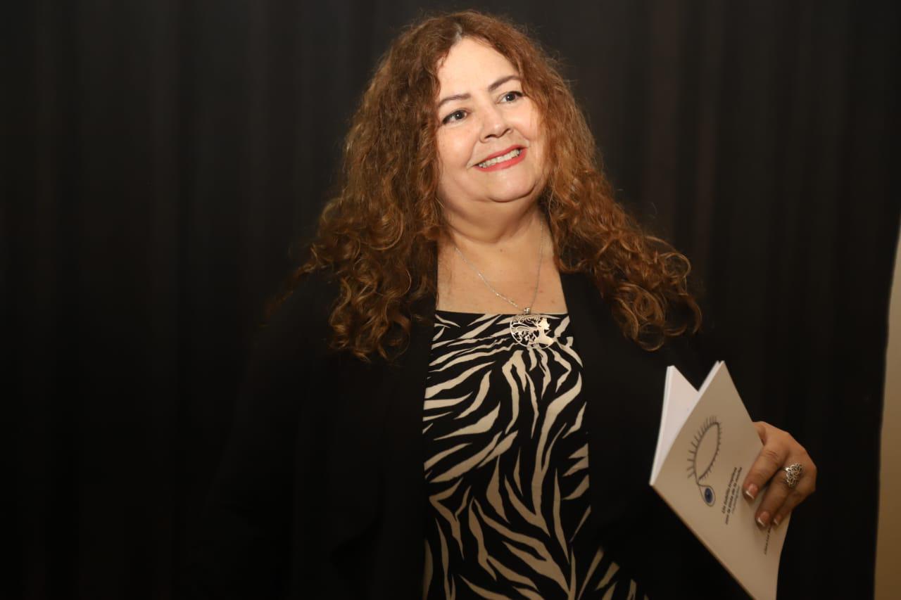 $!Clara Luz Montoya presentó su libro de poemas “Un tobillo tropieza con la tinta de la noche”, en Casa Haas.