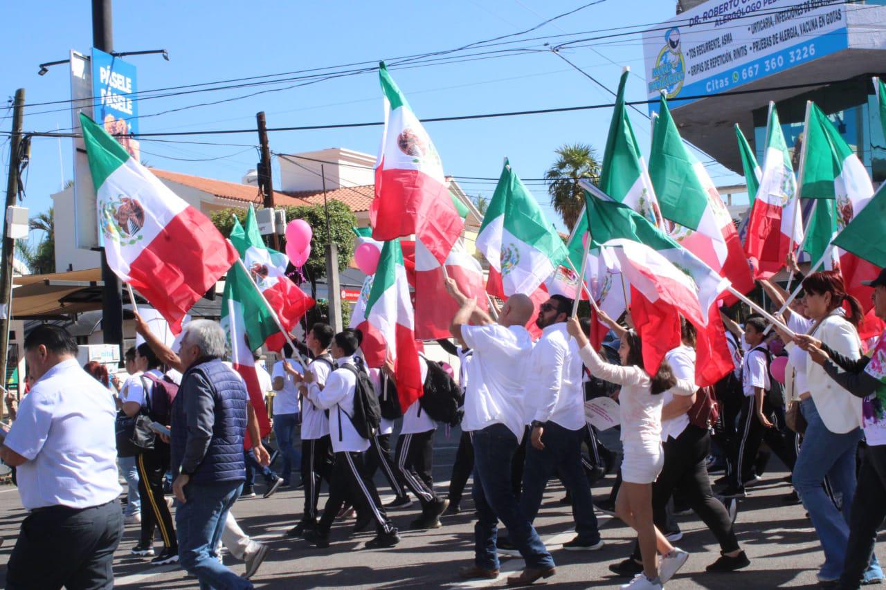 $!En Culiacán marchan cerca de 4 mil en movimiento por ‘nuestra democracia’