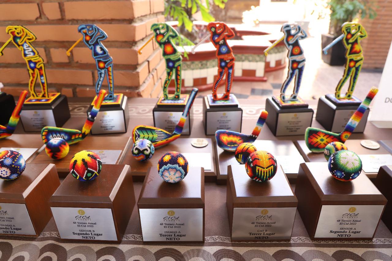 $!Los trofeos.