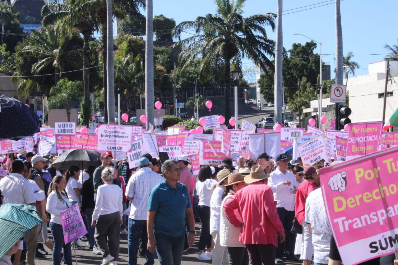 $!‘¡Mi voto no se vende, mi voto no se vende!’, gritan en defensa de la democracia