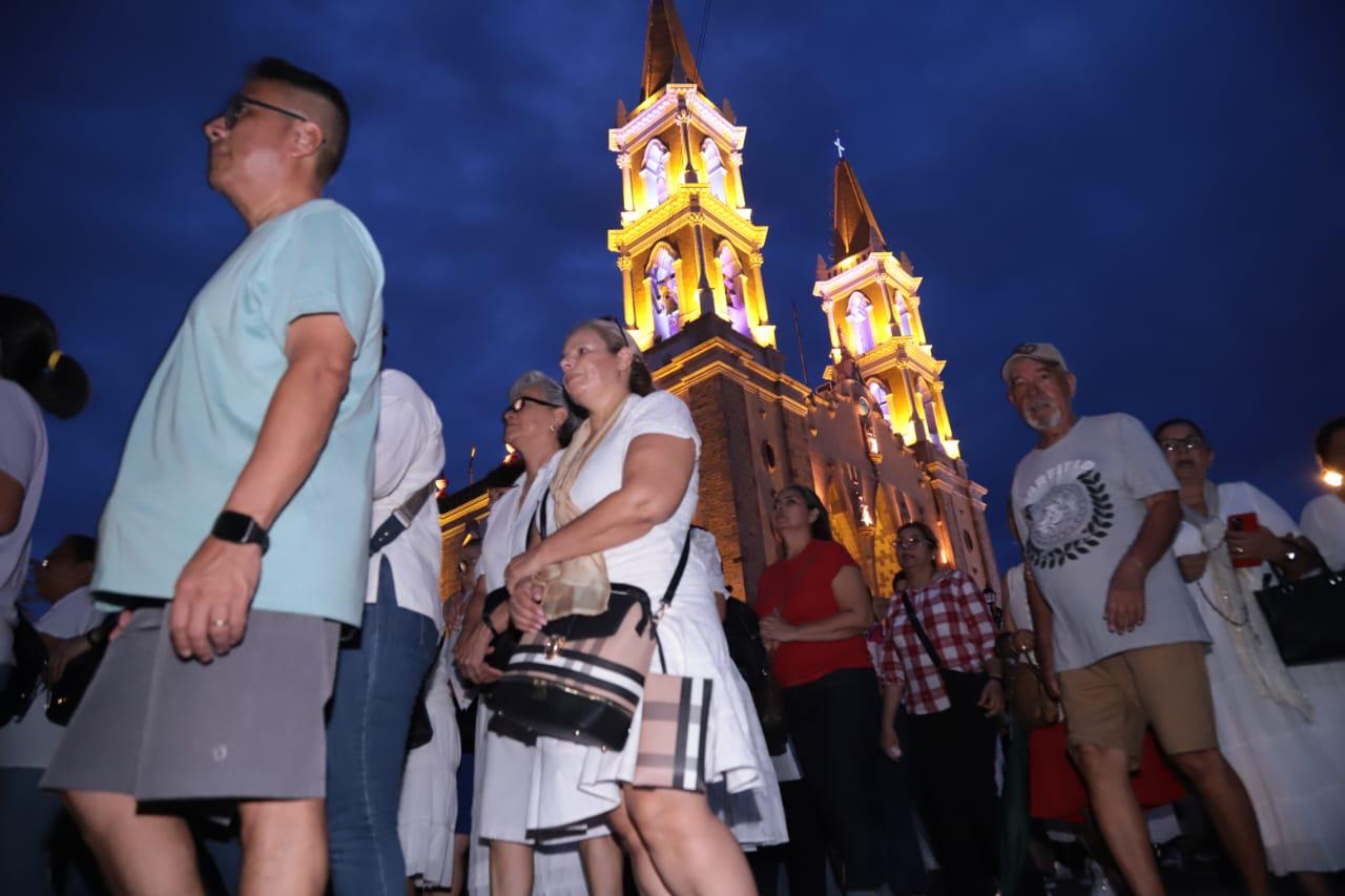 $!Celebran en Mazatlán con misa y procesión el Corpus Christi agradeciendo la institución de la eucaristía