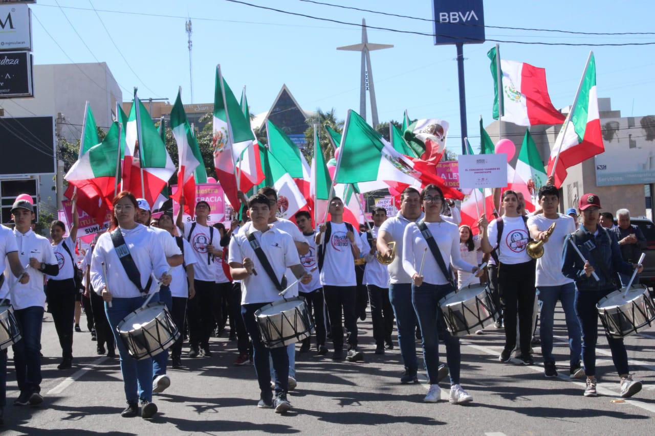 $!En Culiacán marchan cerca de 4 mil en movimiento por ‘nuestra democracia’