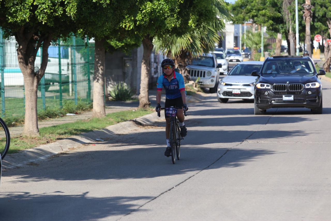 $!Ciclistas cumplen con el reto de 320 kilómetros del Paseo Durango-Mazatlán 2021