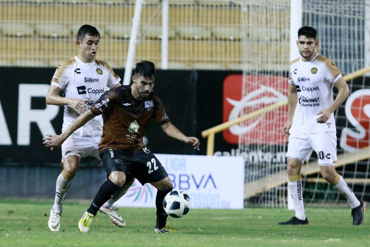 $!Dorados de Sinaloa le pega a Correcaminos y se afianza como líder del Apertura 2021