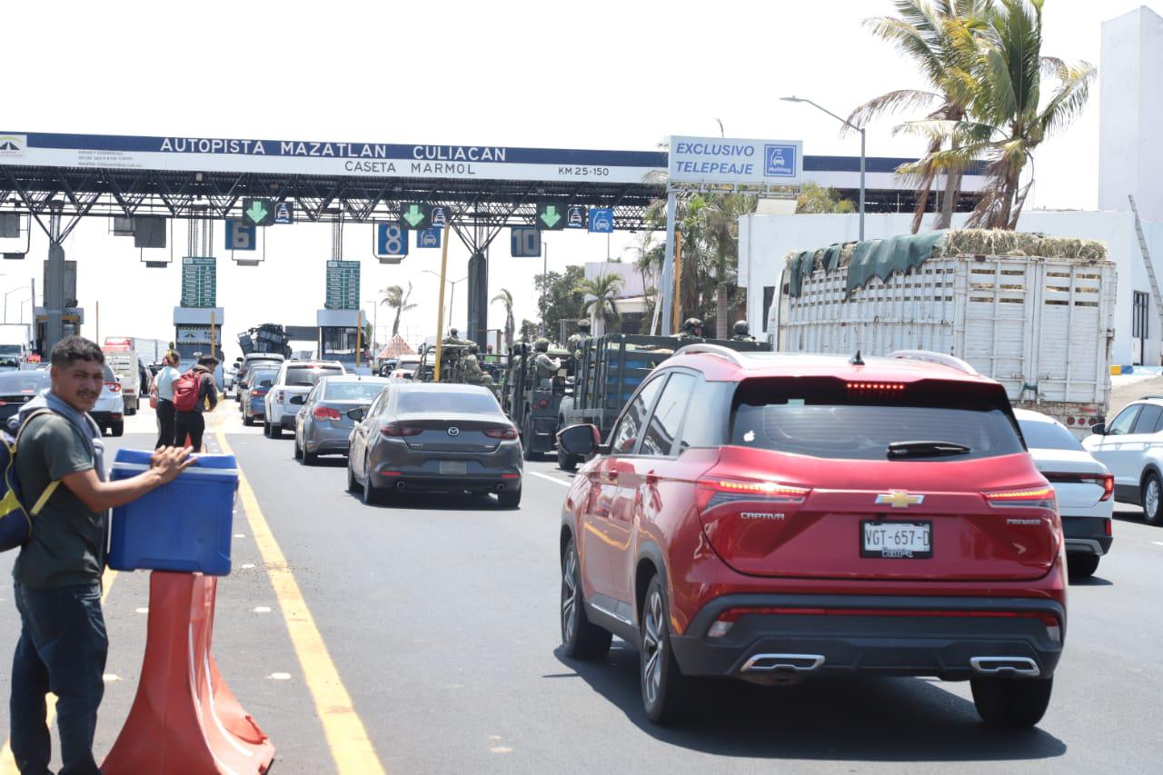 $!Autopista Mazatlán-Culiacán registra fuerte tráfico hacia el puerto
