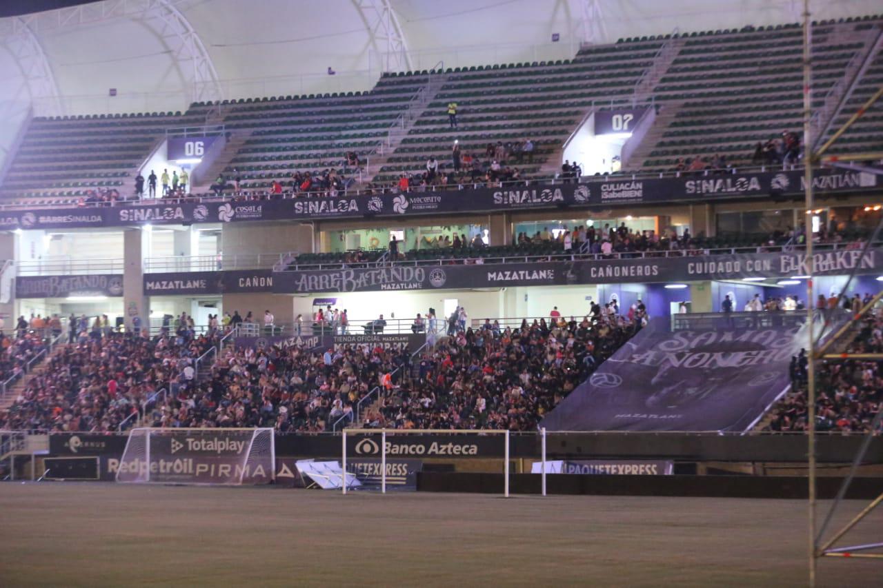 $!Concierto ‘con causa’ de Christian Nodal en Mazatlán costó más de lo que recaudó