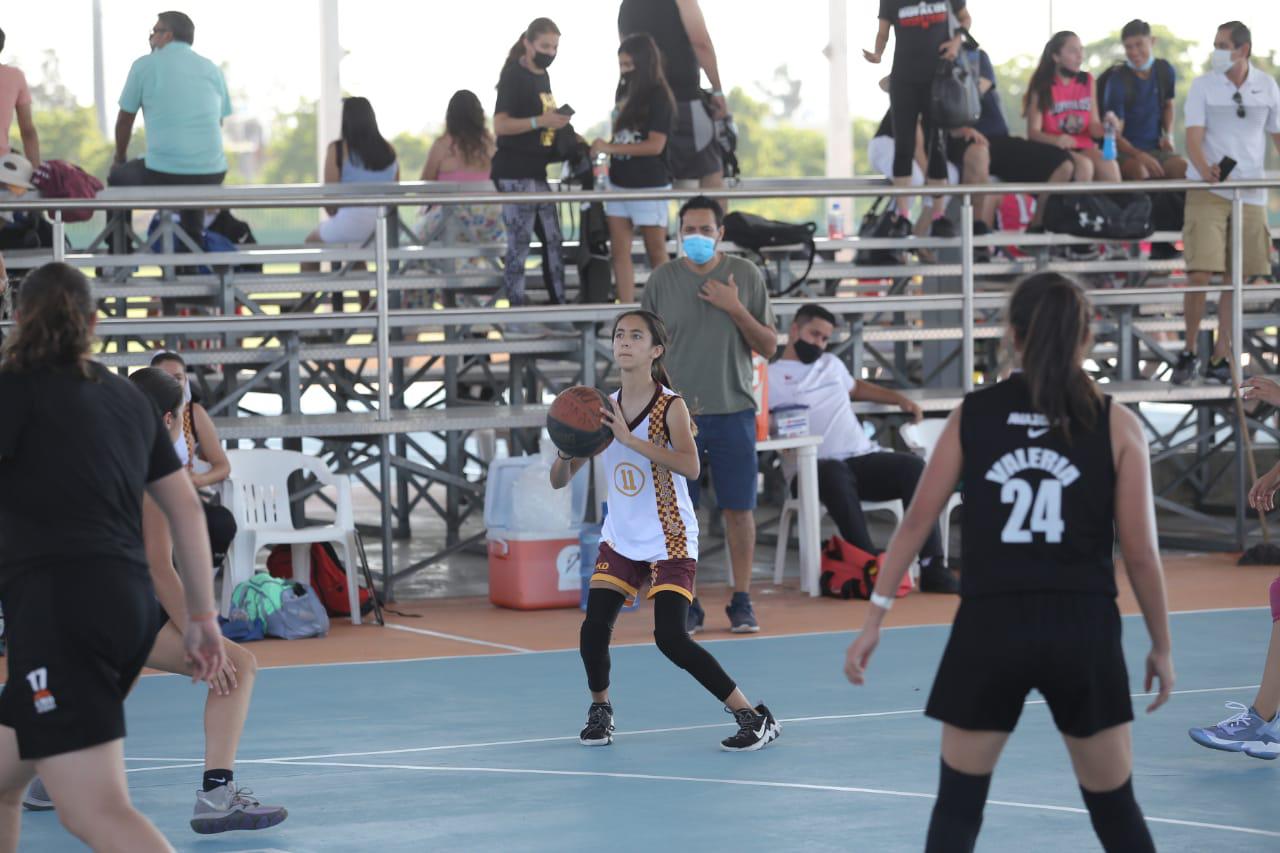 $!Sun Devils ‘quema’ a Jaguares en la Copa de Basquetbol Mazatlán