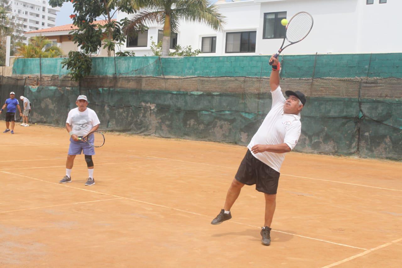 $!Se instala Abraham Herrera y Roy Castro en final Veteranos del Nancy Grimes