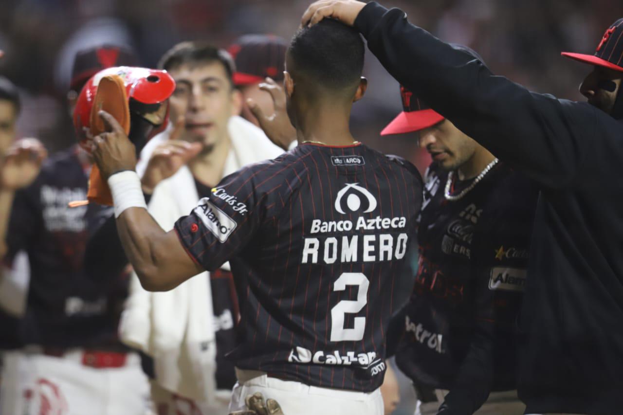 $!Venados pega de nuevo a Tomateros y está a la mitad del camino a la final