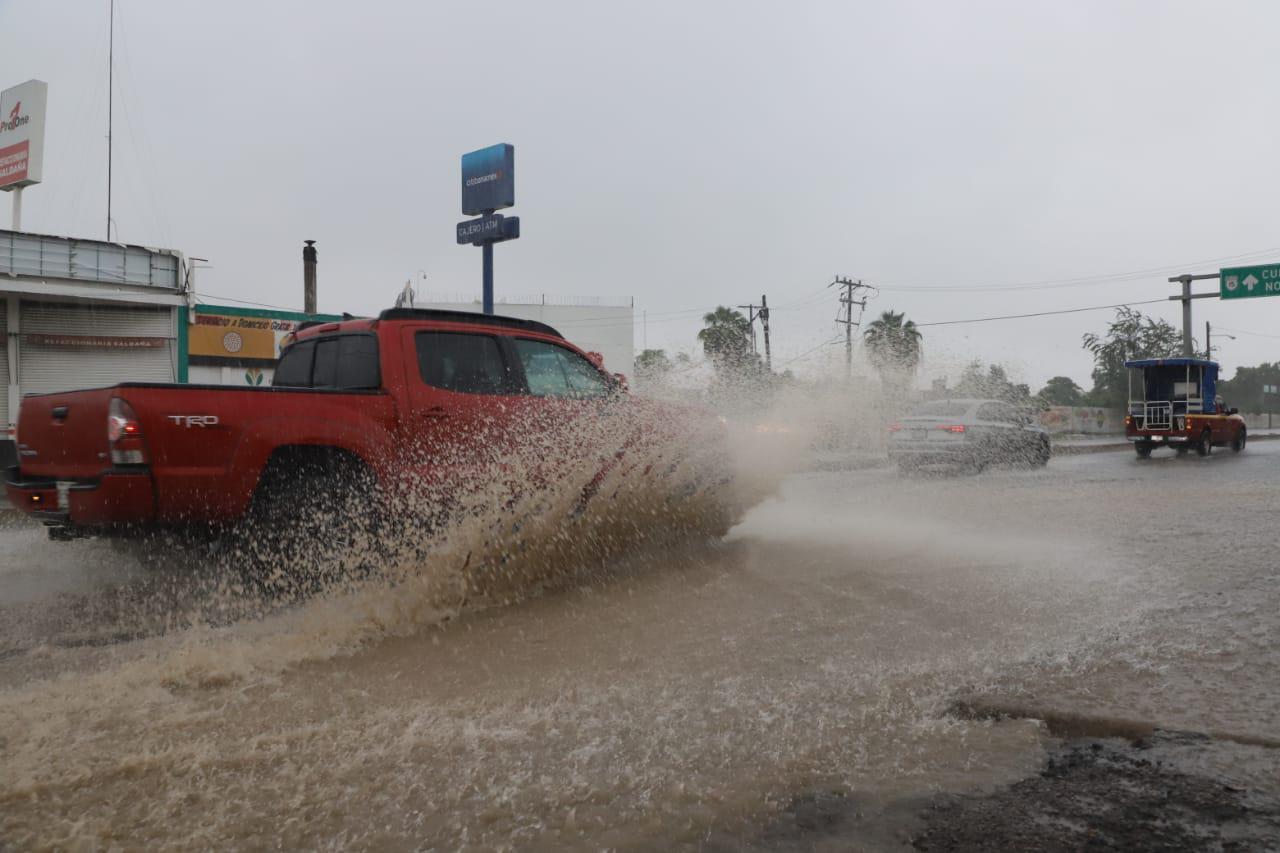$!Se inunda Mazatlán por Huracán Nora; evacuan familias en Pradera Dorada 6