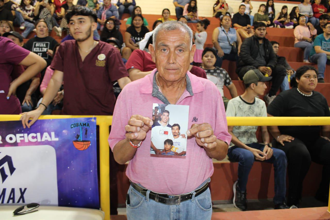 $!‘Manolo’, el fan número uno de Horacio Llamas en Rosario