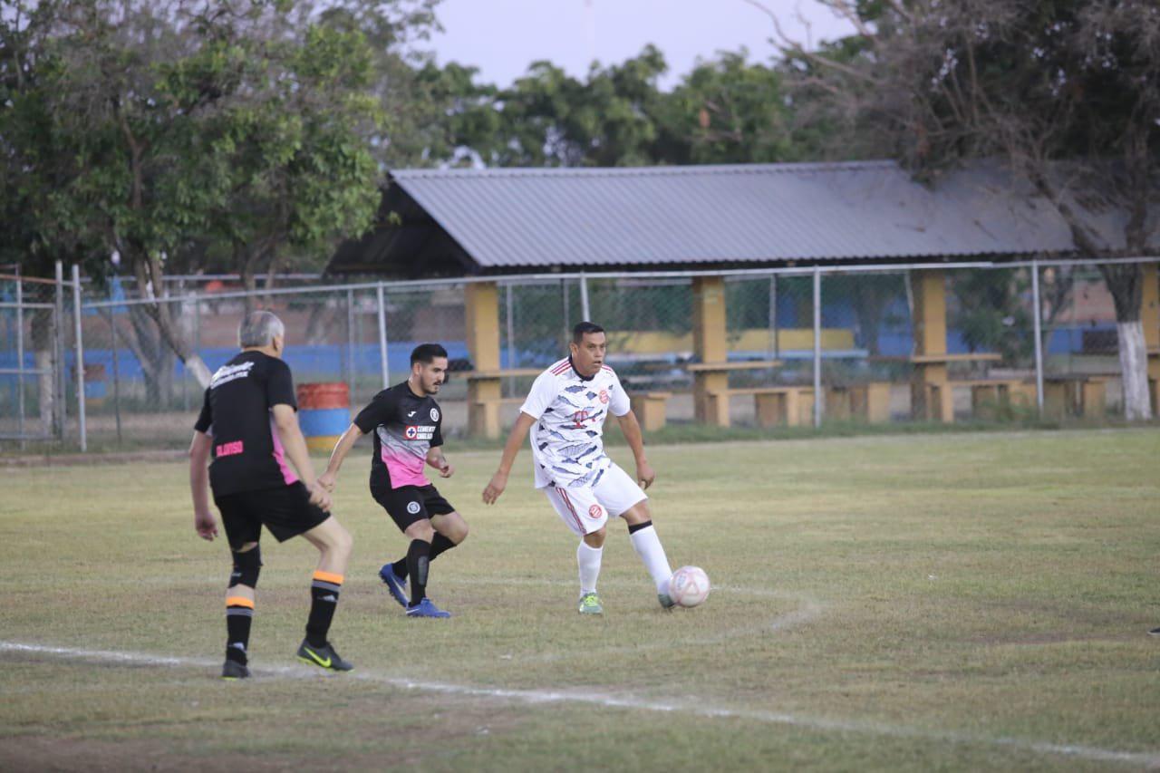 $!IMSS-Umepa pierde la cima ante ORL Guerrero en el Futbol Intermédicos