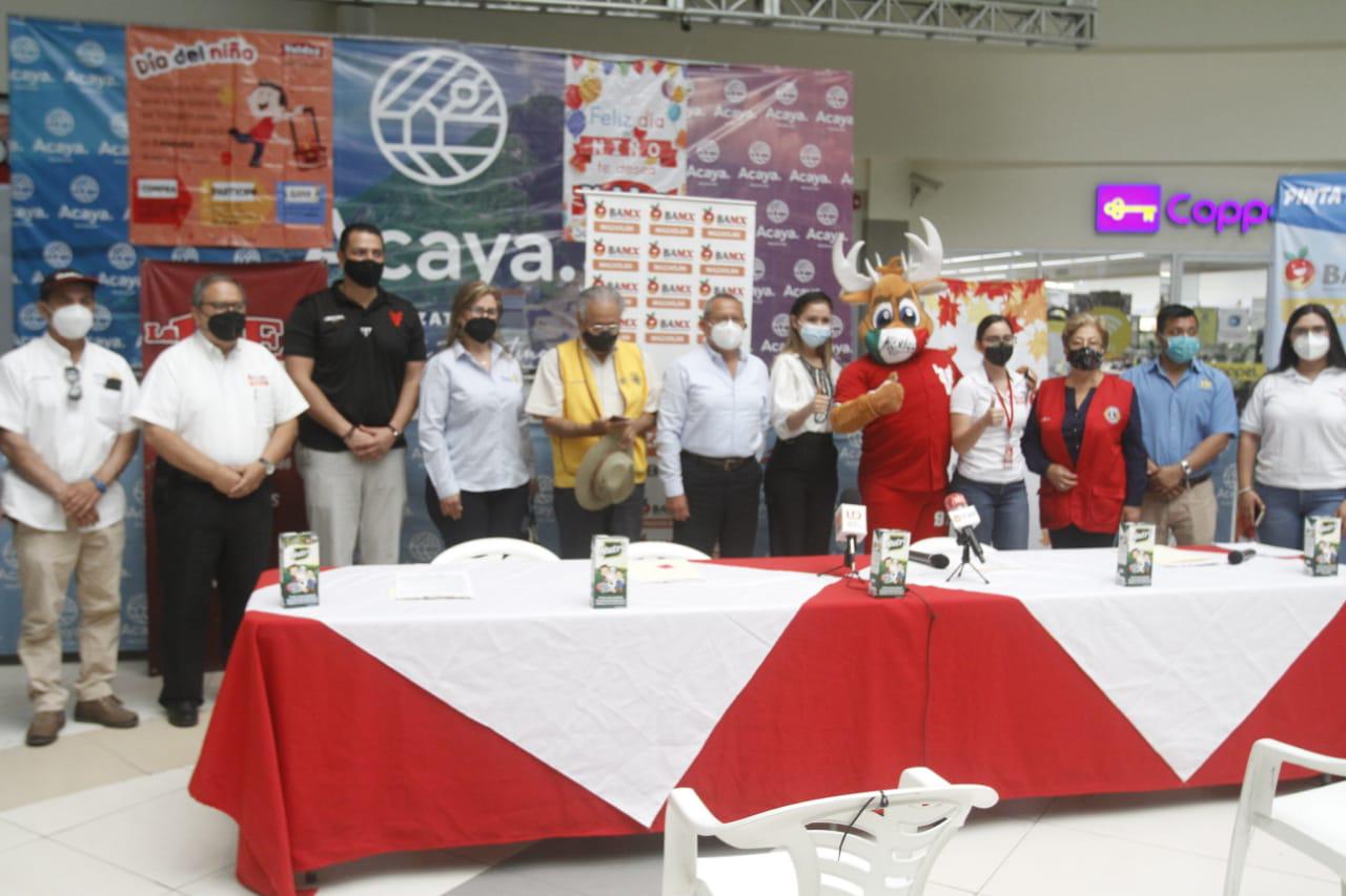 $!Hoy y mañana de efectuará en Plaza Acaya la campaña Bigotes de Leche, que organiza el Banco de Alimentos de Mazatlán y algunos aliados.