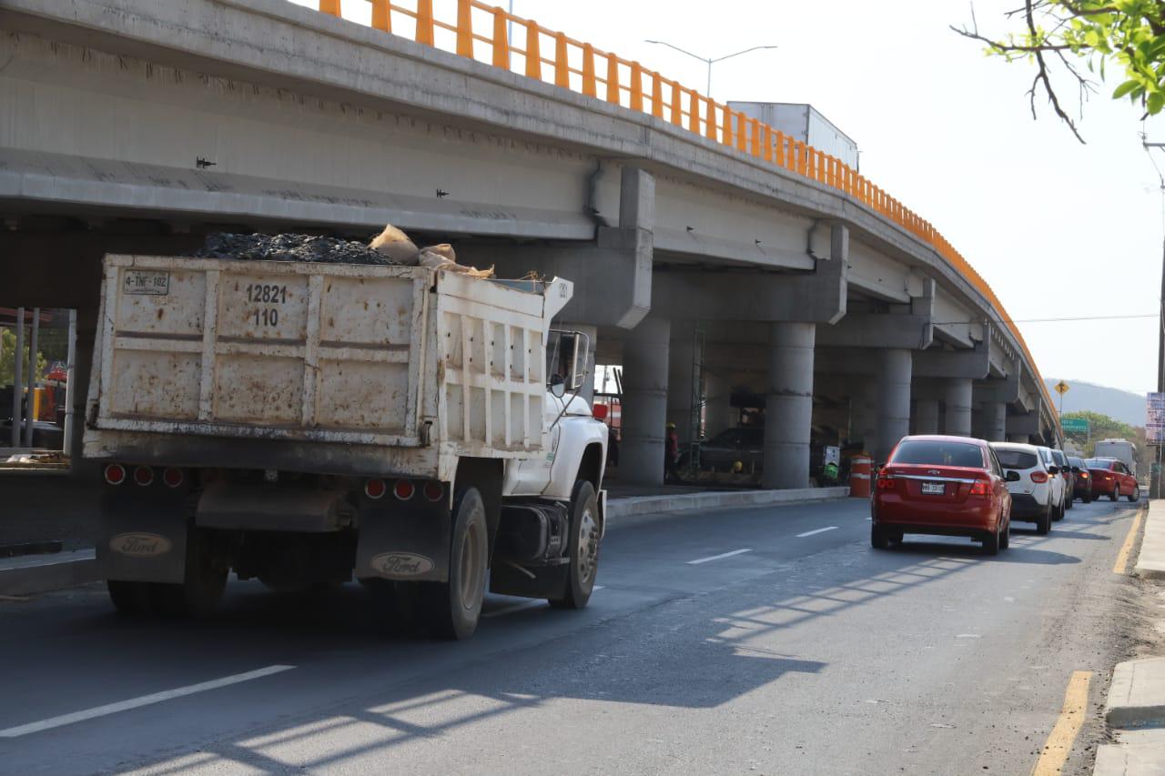 $!Obras inconclusas en nuevo puento agravan el tráfico en el Libramiento Colosio, en Mazatlán