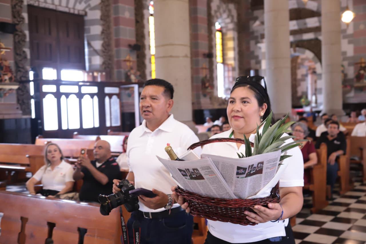 $!Adán Valdovines y Amanda Aragón durante las ofrendas.