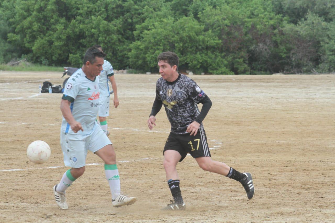 $!Halcones regresa al vuelo en el futbol de la Superveteranos