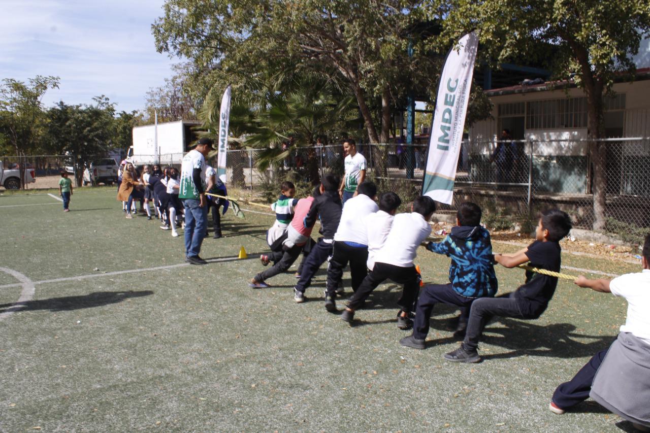 $!Divierte Imdec a alumnos de Primaria Rafael Buelna con su Feria Deportiva