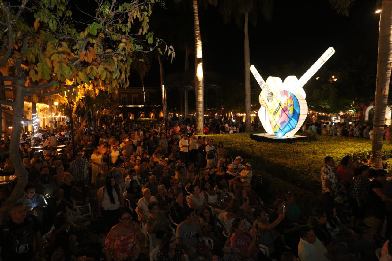 $!Miles se personas se congregaron en la Plazuela Machado.
