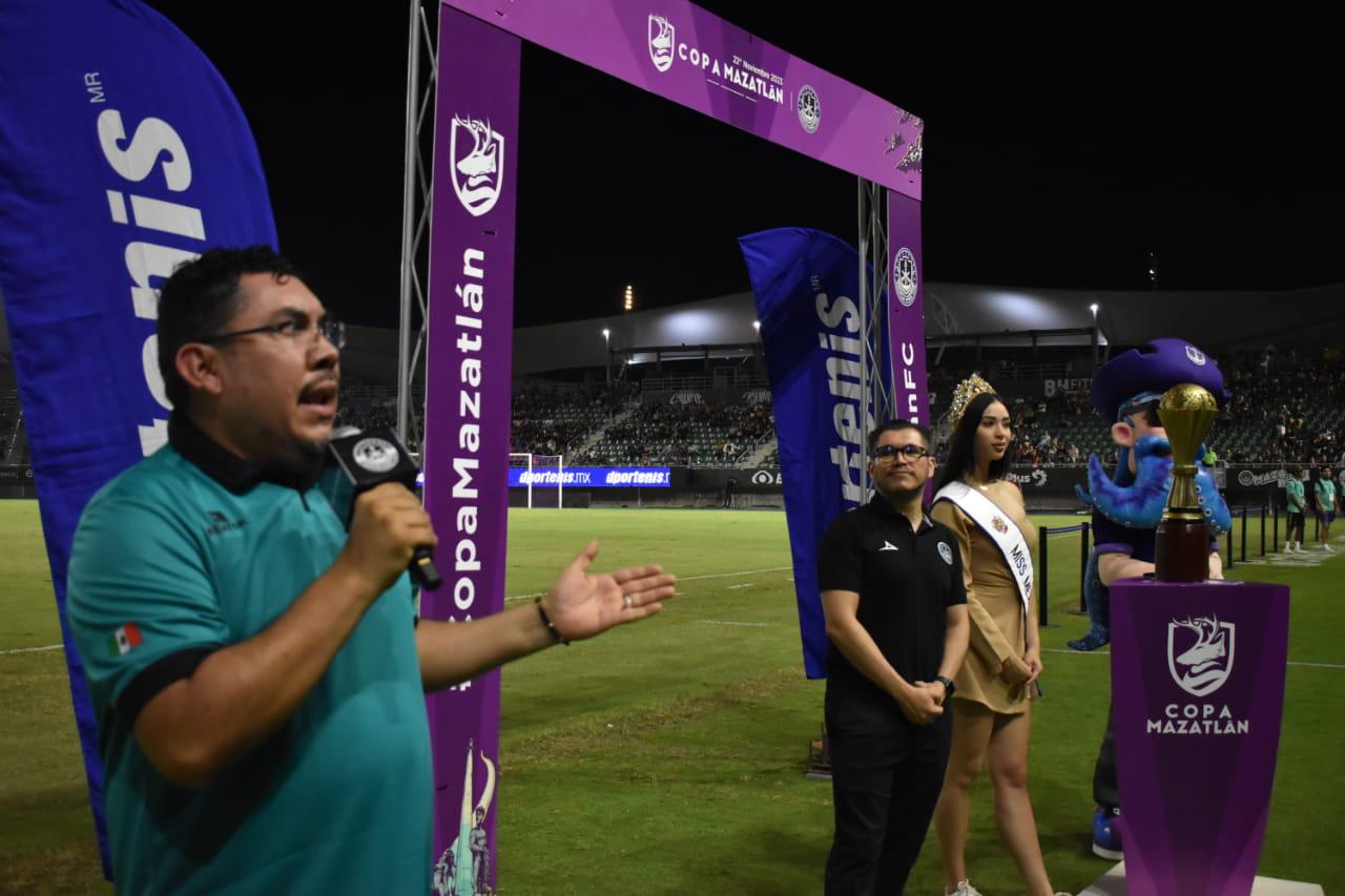 $!‘El Encanto’ brilla con inauguración de la Copa Mazatlán