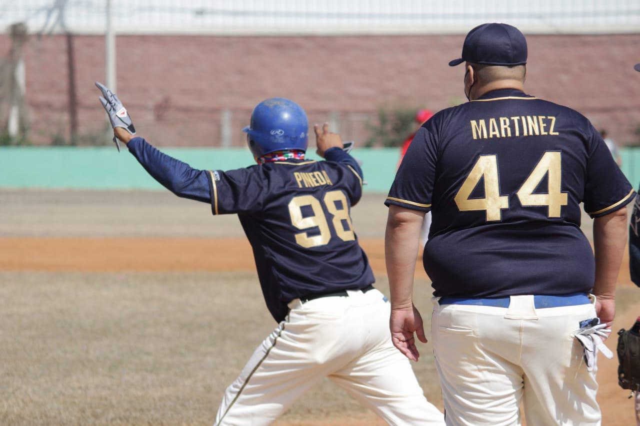 $!Agua Selecta le quita lo invicto a Murallenses en la Liga de Beisbol 40 Años y Más