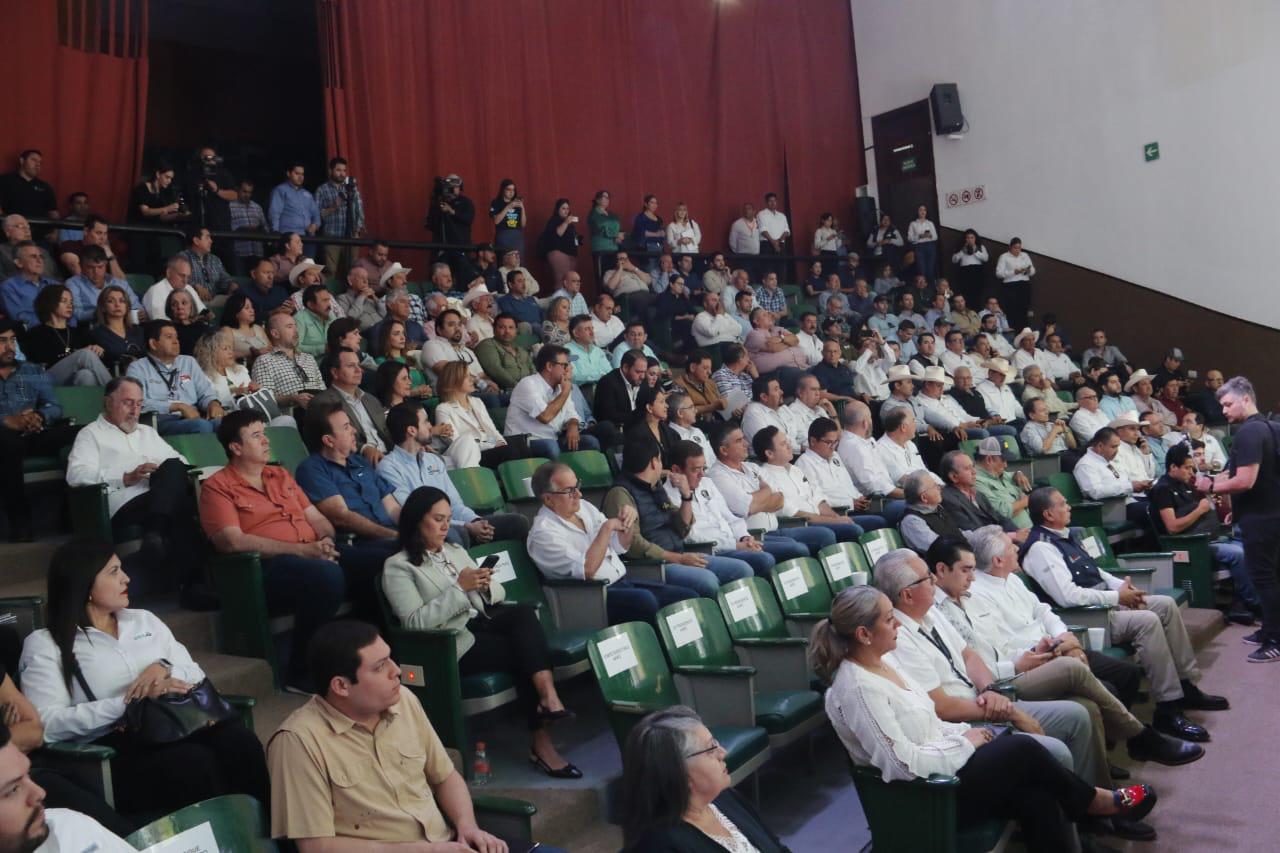 $!Presenta Enrique Riveros segundo informe al frente de la AARC