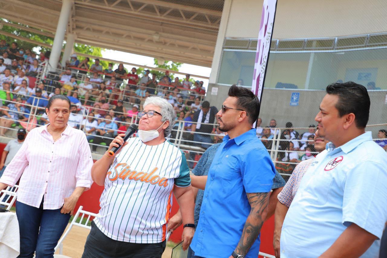 $!Martha Lizárraga es homenajeada al inaugurarse Nacional de Softbol Infantil Femenil