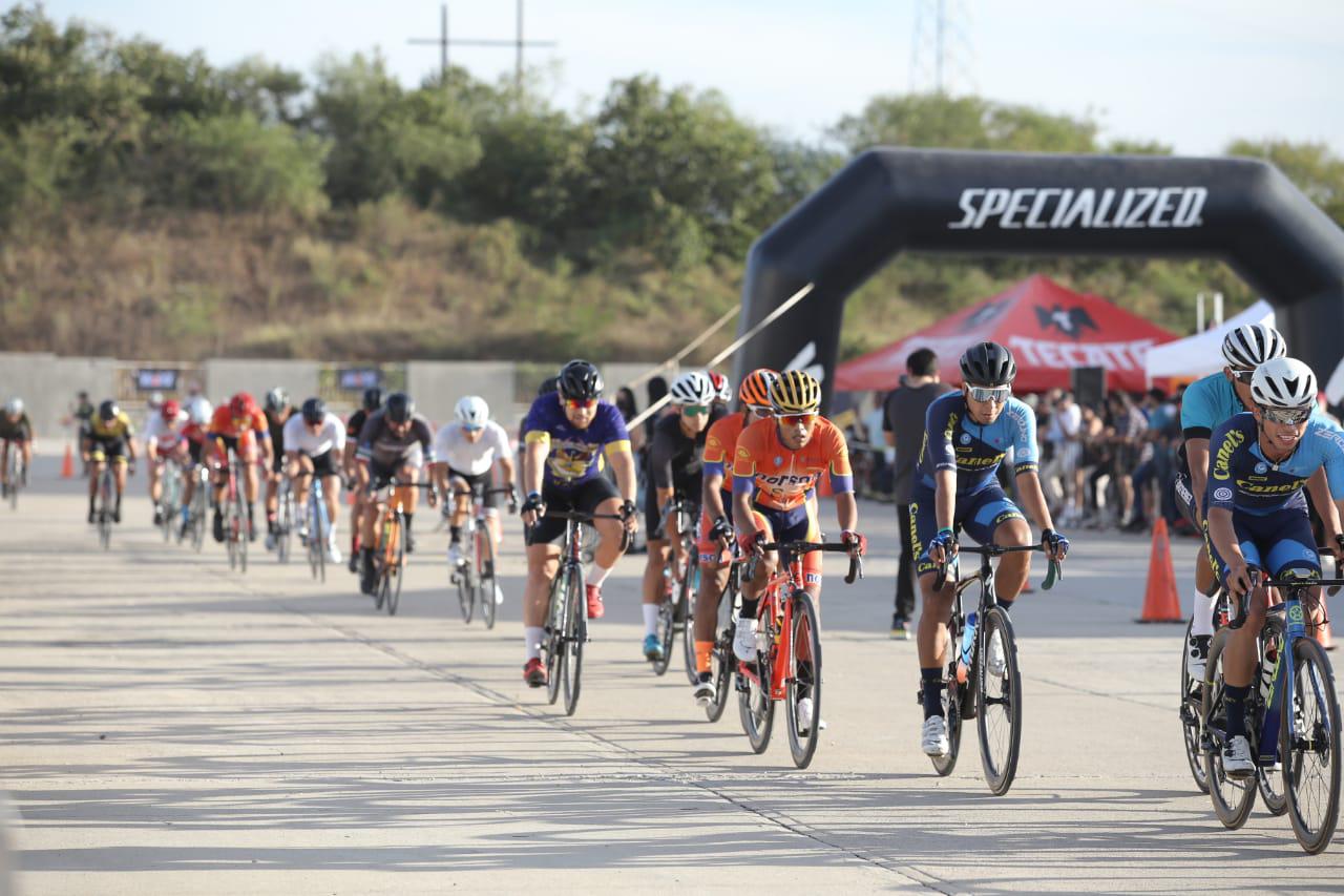 $!Gerardo Ulloa y Luz Daniela Gaxiola cumplen los pronósticos en Circuito de Competencia de Velocidad en Mazatlán