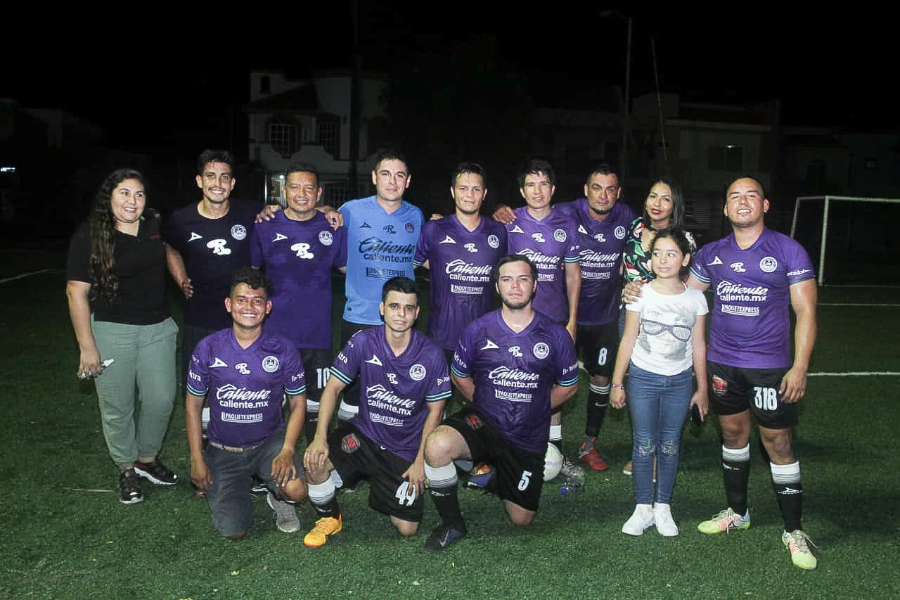 $!Datemex mantiene su invicto en la Liga de Futbol de Medios de Comunicación