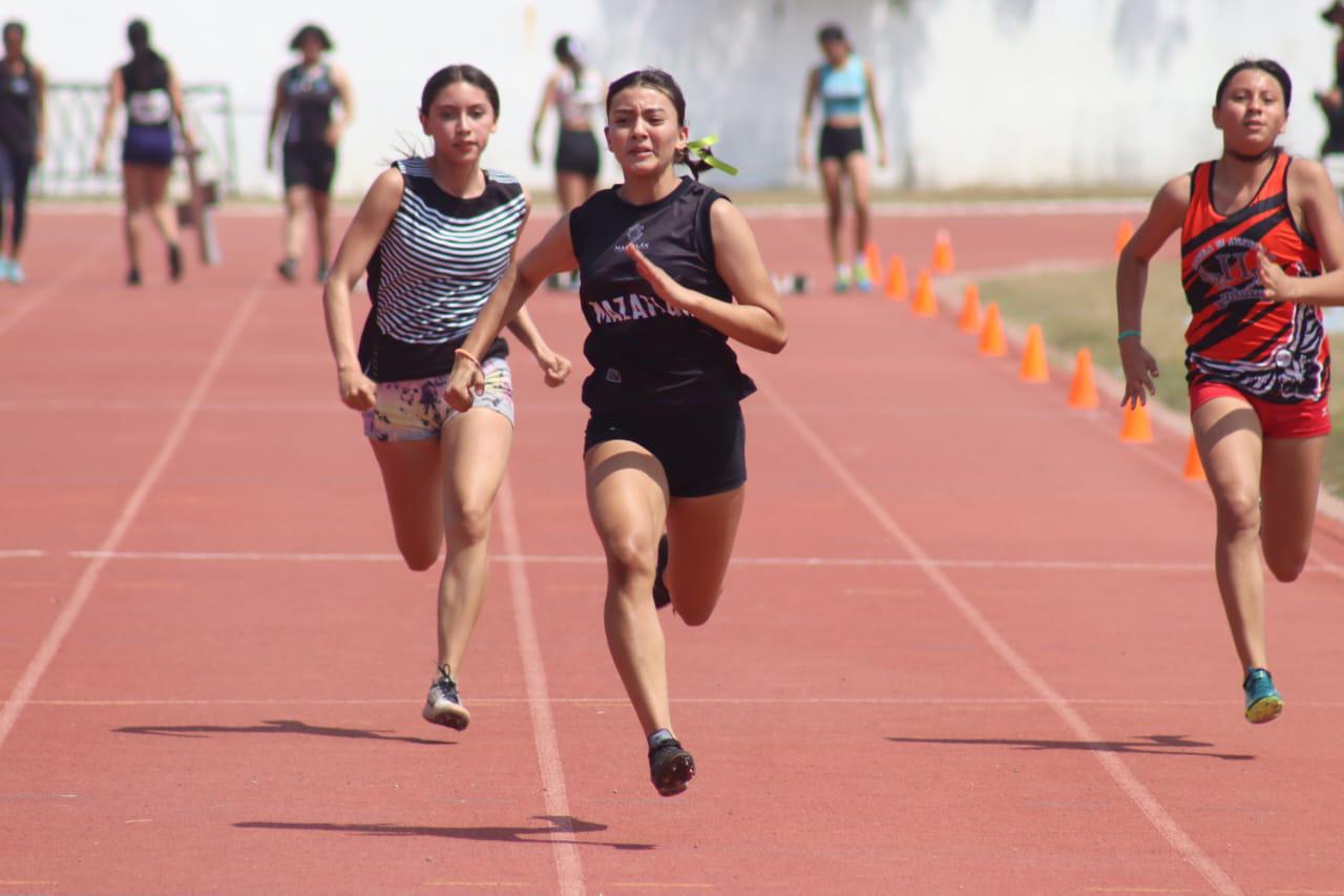 $!Destacan mazatlecos en Encuentro Atlético de Pista y Campo