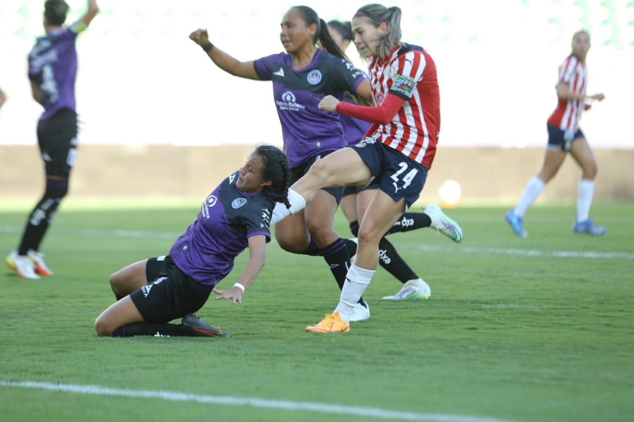 $!Mazatlán Femenil no puede sumar en casa ante Chivas