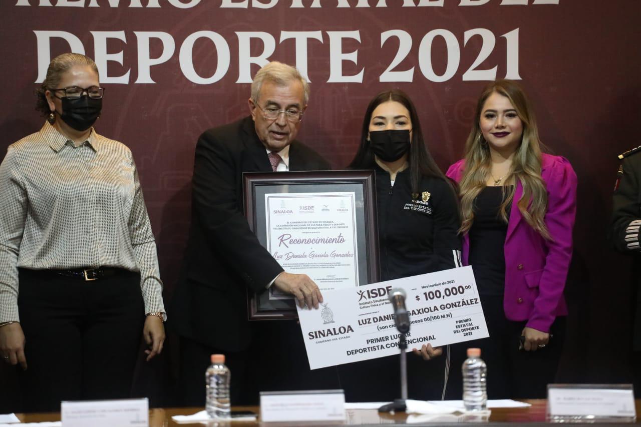 $!Luz Daniela Gaxiola y Juan Diego García reciben el Premio Estatal del Deporte