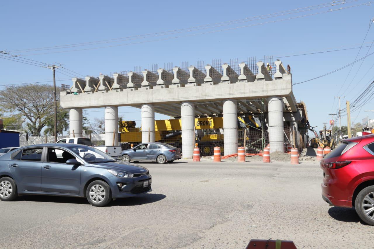 $!Supervisan Rocha Moya y Estrella Palacios obra de puente de Libramiento Colosio