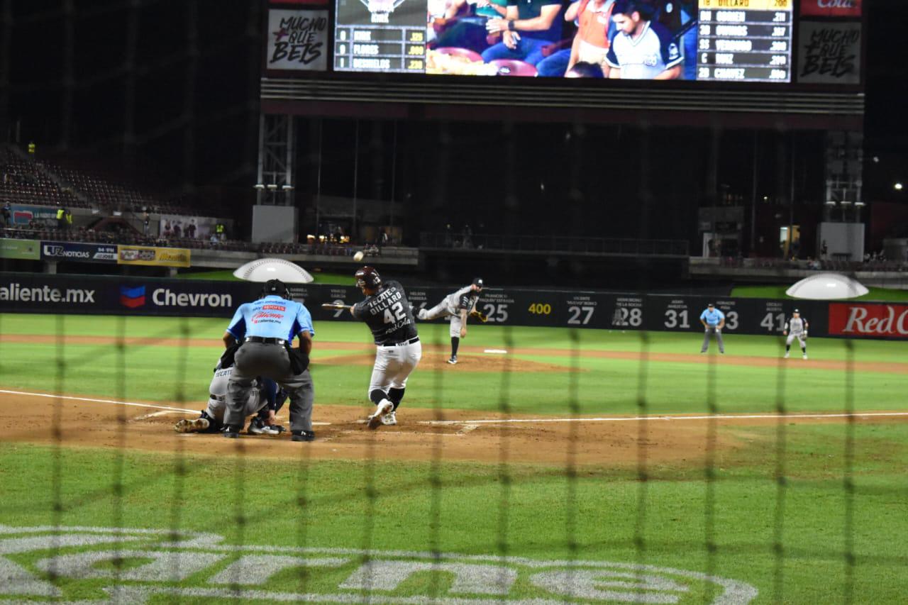 $!Tomateros de Culiacán logra su primer triunfo en casa