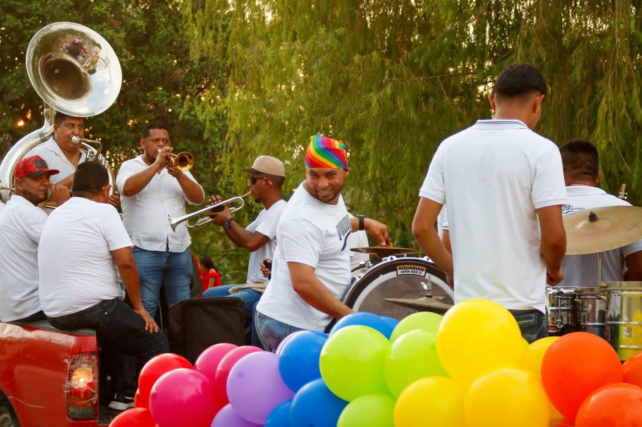 $!Celebran en Escuinapa la diversidad con marcha del Orgullo LGBT+