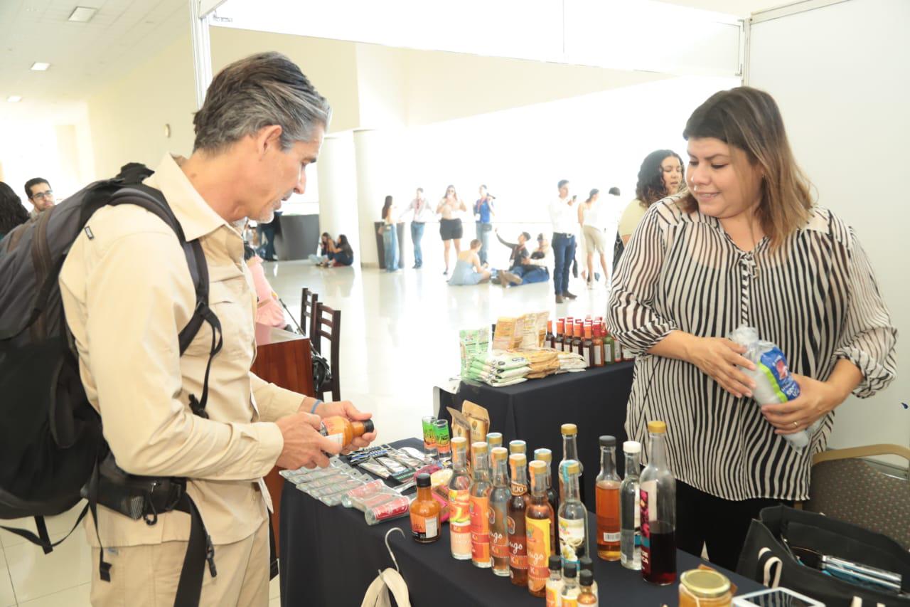 $!Ponen en marcha en Mazatlán Simposio Internacional de Mango
