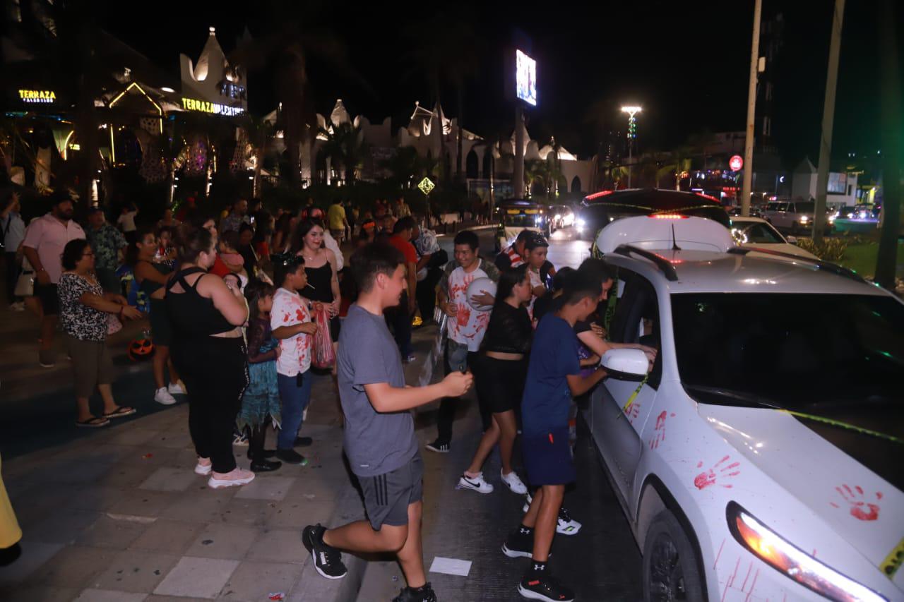 $!#Galería | En la Gran Plaza y en las letras de Mazatlán se arma la fiesta de Halloween