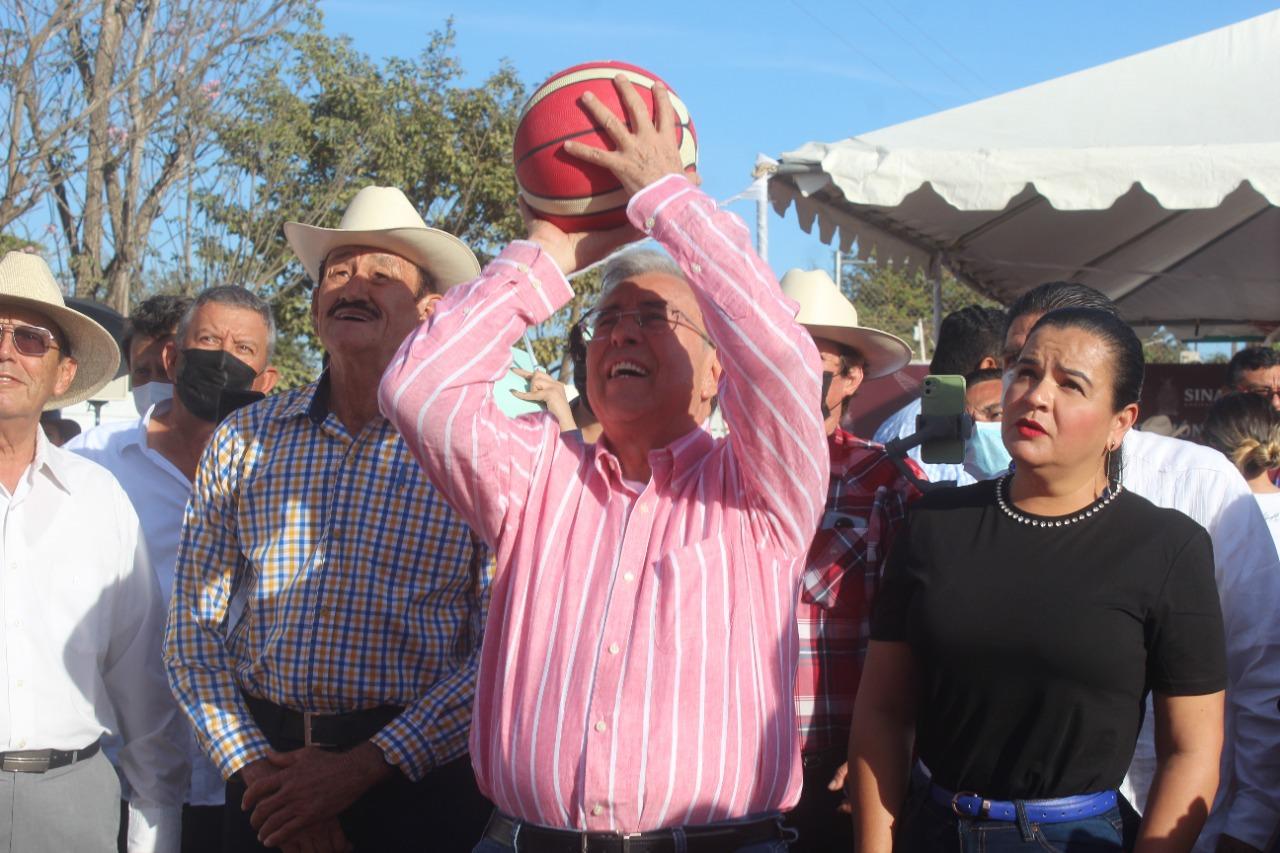 $!Entregan cancha de baloncesto en la comunidad de Valdés Montoya, en Navolato