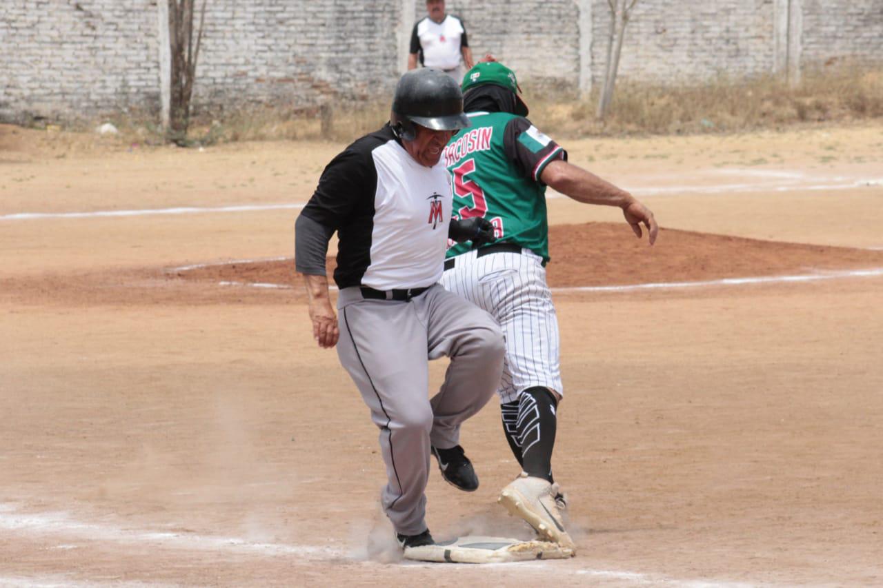 $!Águilas de Culiacán avanza a las semifinales del Nacional de Beisbol 60 y Más 2022