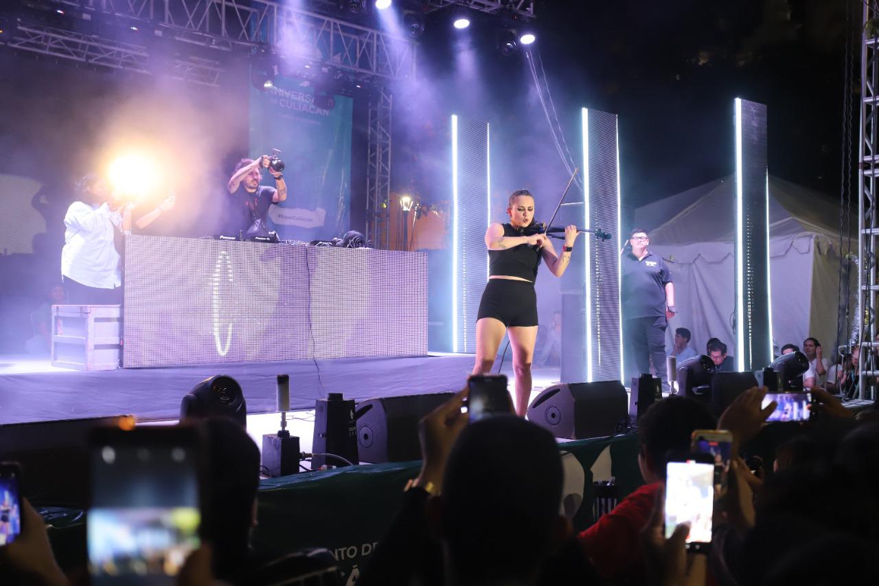 $!Desborda emociones Mariana Bo en su presentación en Culiacán